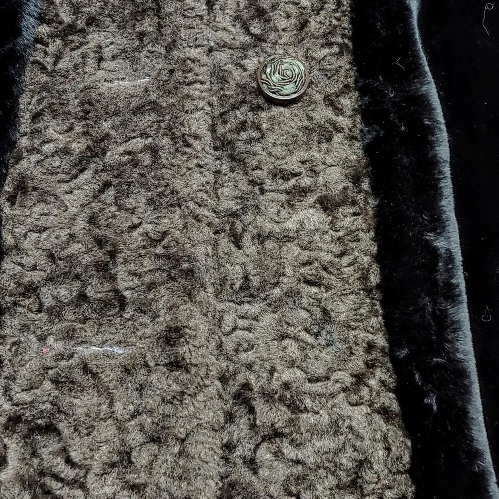 SOLD Vintage faux fur hooded cape coat - Picture 7 of 8